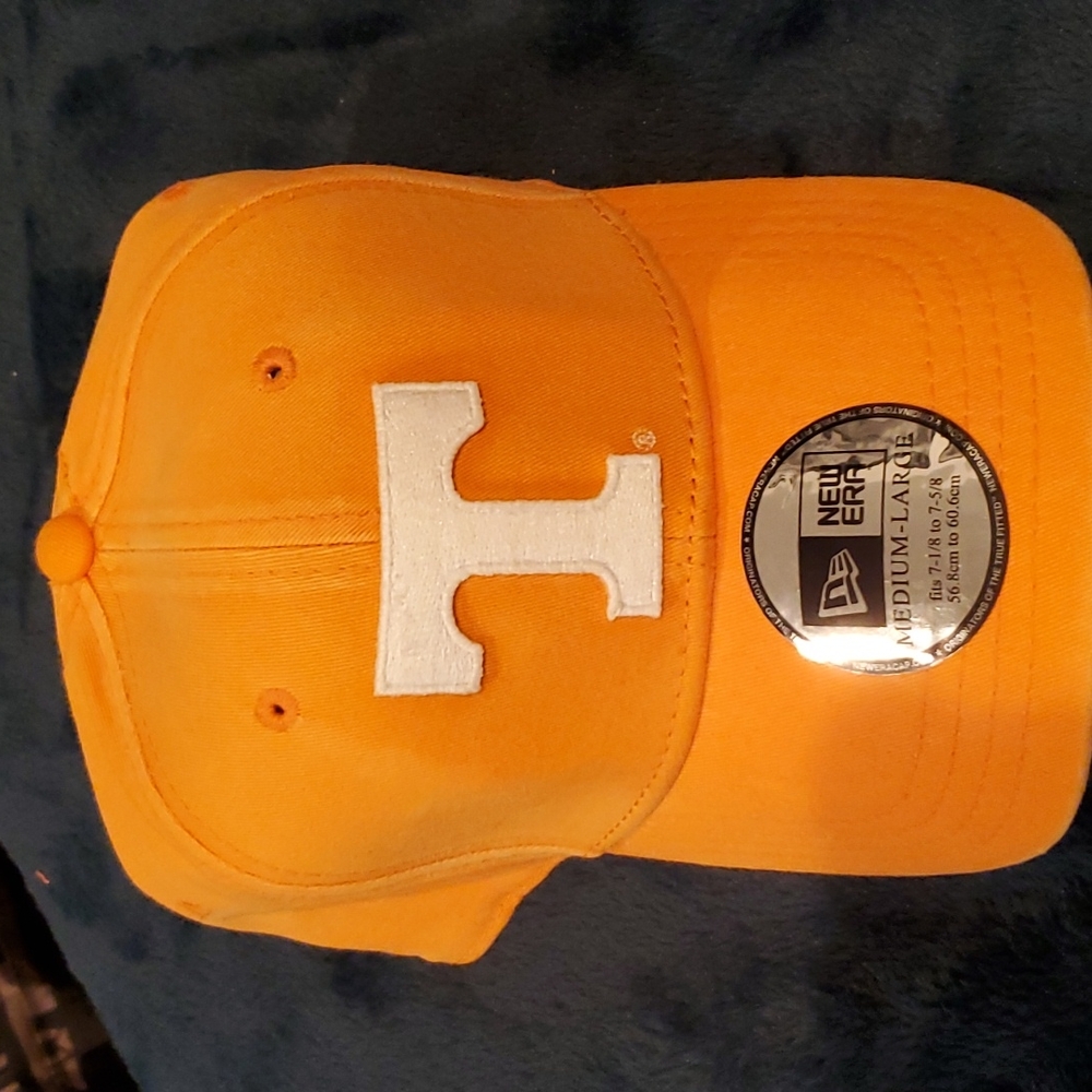 Tennessee Vols hat medium large fitted fits me perfect I wear a 7 1/2